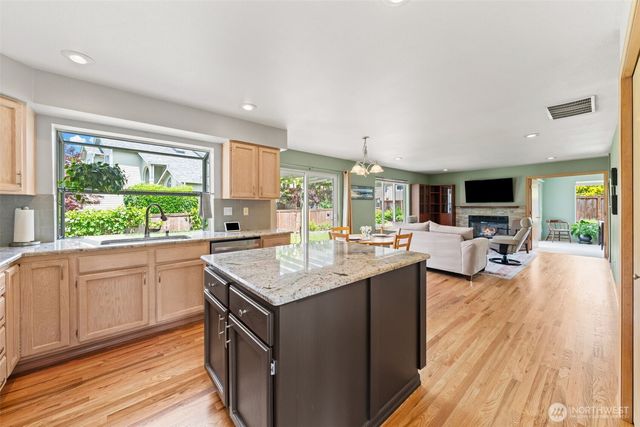 14034 SE 237th Place, Kent, WA 98042