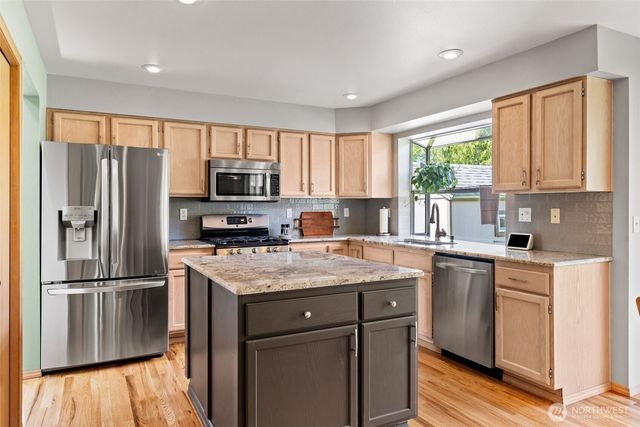14034 SE 237th Place, Kent, WA 98042