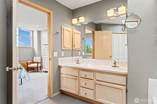14034 SE 237th Place, Kent, WA 98042