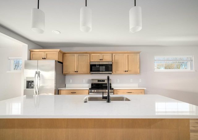 10122 Mosaic Way, Middleton, WI 53593