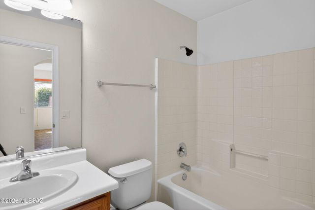 684 W Echo Mesa Drive, Green Valley, AZ 85614
