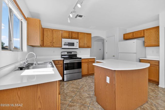 684 W Echo Mesa Drive, Green Valley, AZ 85614
