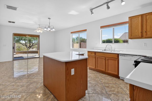 684 W Echo Mesa Drive, Green Valley, AZ 85614