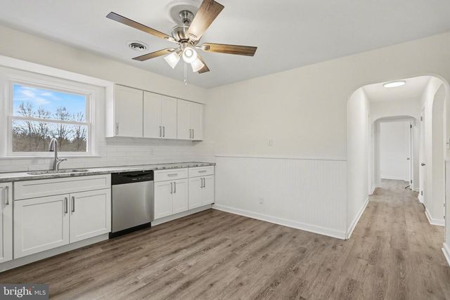 1030 E CANAL RD, Dover, PA 17315