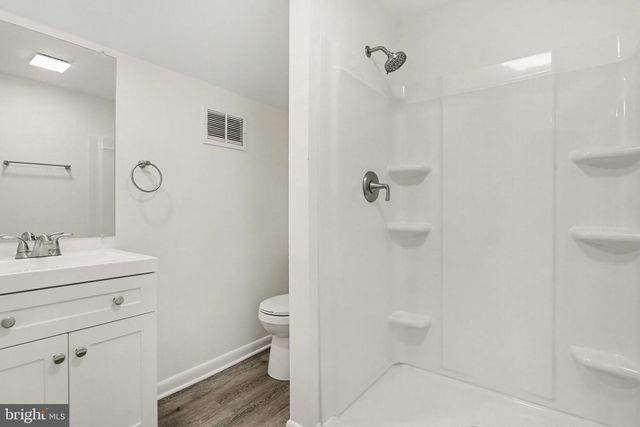 1030 E CANAL RD, Dover, PA 17315