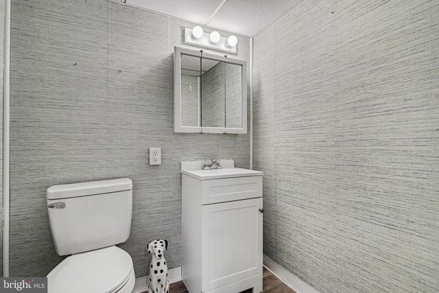 1030 E CANAL RD, Dover, PA 17315