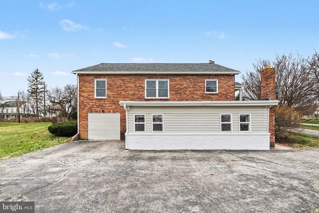 1030 E CANAL RD, Dover, PA 17315