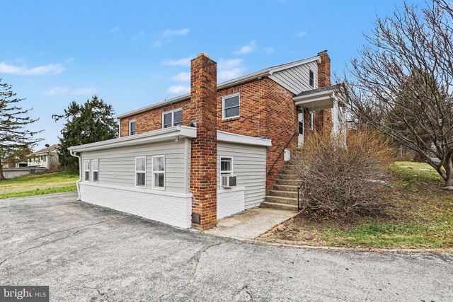 1030 E CANAL RD, Dover, PA 17315