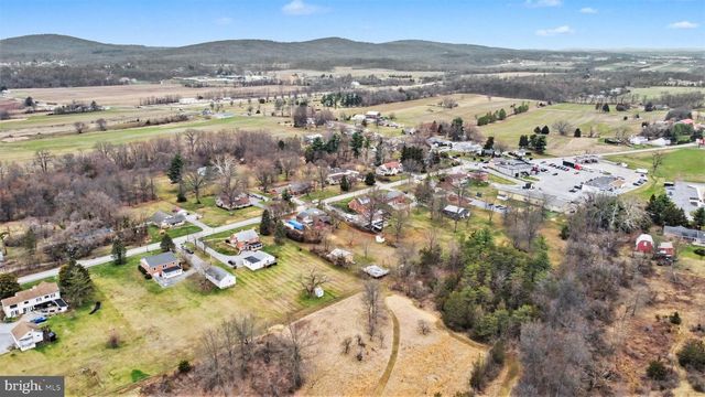 1030 E CANAL RD, Dover, PA 17315