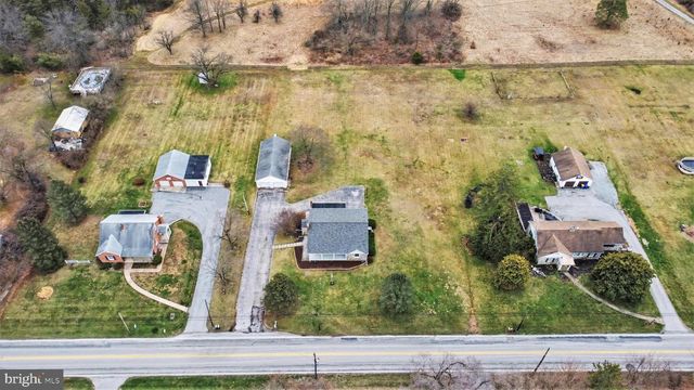 1030 E CANAL RD, Dover, PA 17315