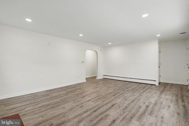 1030 E CANAL RD, Dover, PA 17315