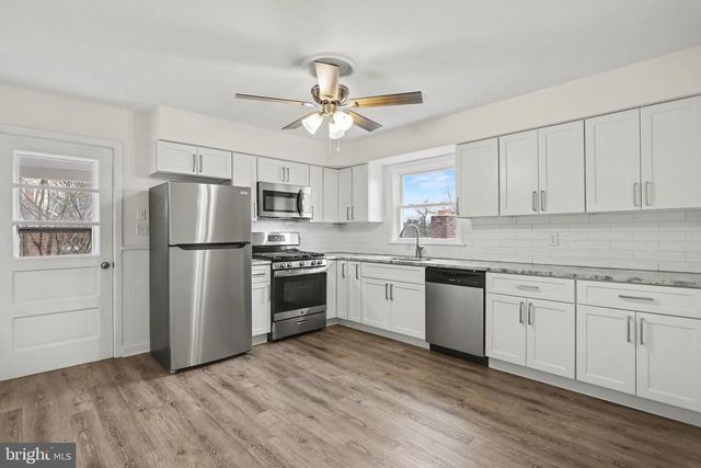 1030 E CANAL RD, Dover, PA 17315