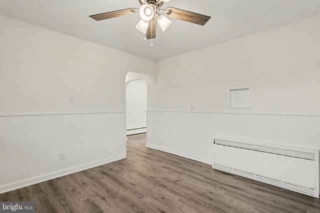 1030 E CANAL RD, Dover, PA 17315