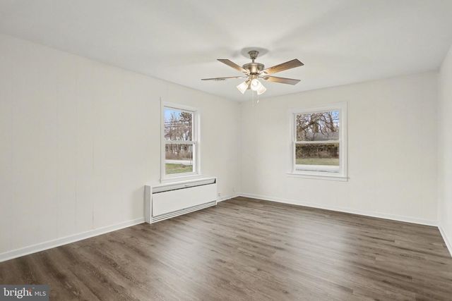 1030 E CANAL RD, Dover, PA 17315