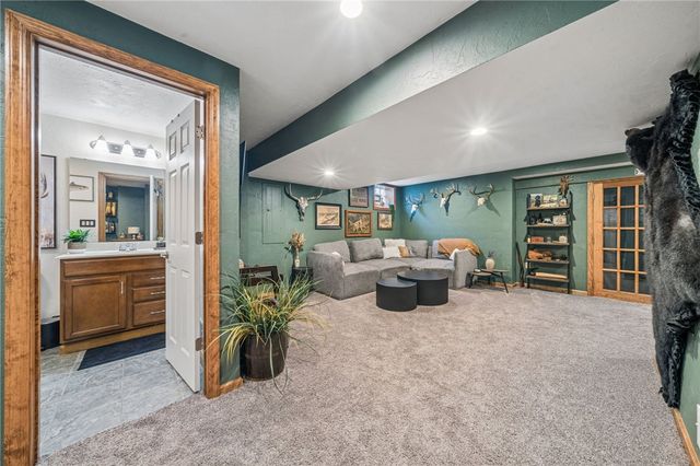 8320 Delaware Ave, North Huntingdon, PA 15642