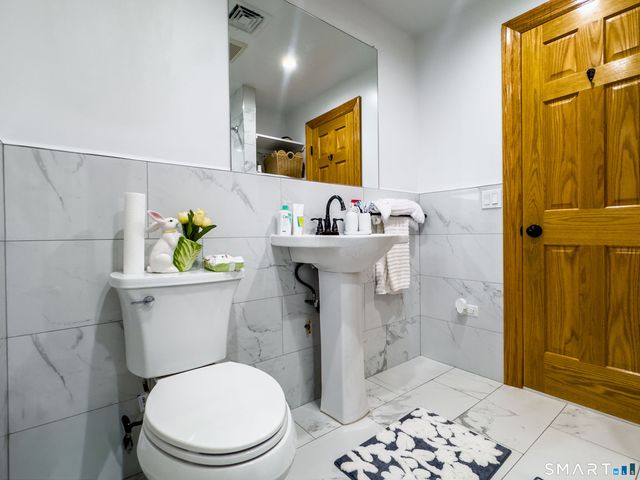 90 Seymour Street, Waterbury, CT 06708