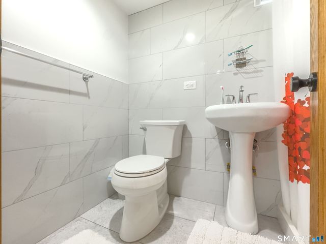 90 Seymour Street, Waterbury, CT 06708