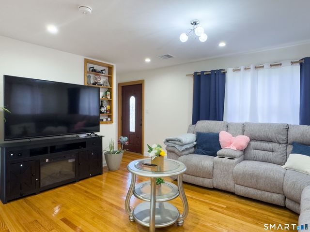 90 Seymour Street, Waterbury, CT 06708