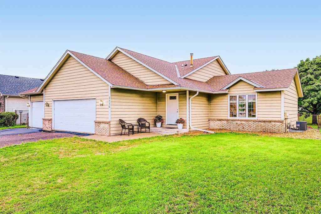 5816 91st Crescent N, Brooklyn Park, MN 55443