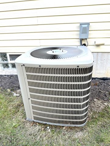 11003 Studebaker Avenue, Warren, MI 48089