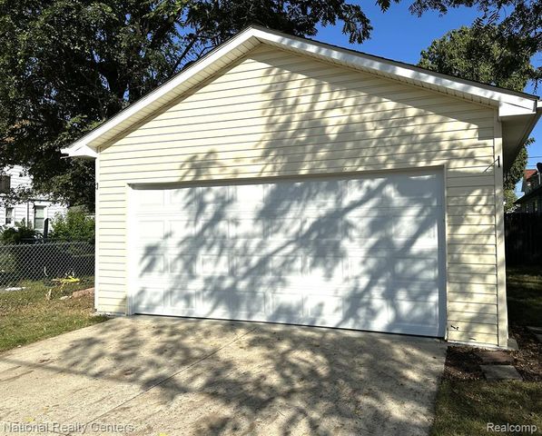 11003 Studebaker Avenue, Warren, MI 48089