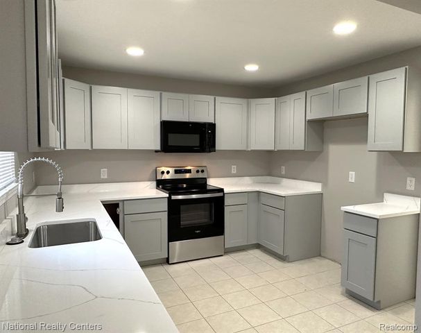 11003 Studebaker Avenue, Warren, MI 48089