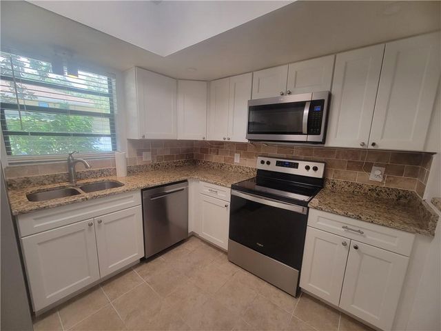 400 18th Street C2, Vero Beach, FL 32960