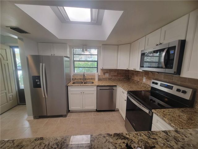 400 18th Street C2, Vero Beach, FL 32960