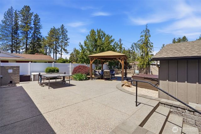 1527 E Woodcliff Rd, Spokane, WA 99203