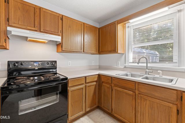 828 Alderleaf Drive, Fuquay Varina, NC 27526