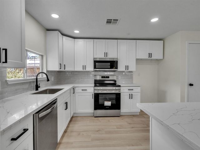 215 Sparkling Water Drive, Huffman, TX 77336