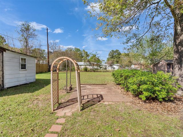 215 Sparkling Water Drive, Huffman, TX 77336