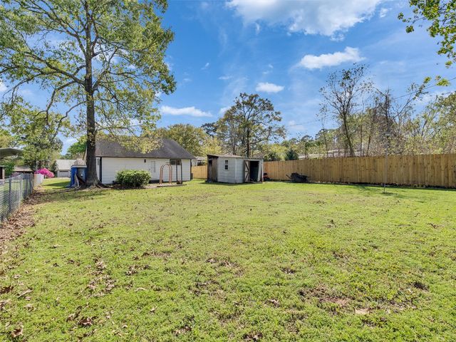 215 Sparkling Water Drive, Huffman, TX 77336