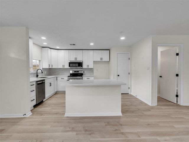 215 Sparkling Water Drive, Huffman, TX 77336