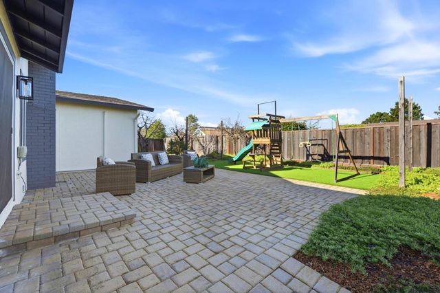 2712 Hallmark Drive, Belmont, CA 94002
