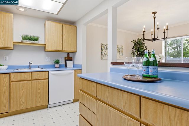 2333 Pine Knoll Dr 14, Walnut Creek, CA 94595