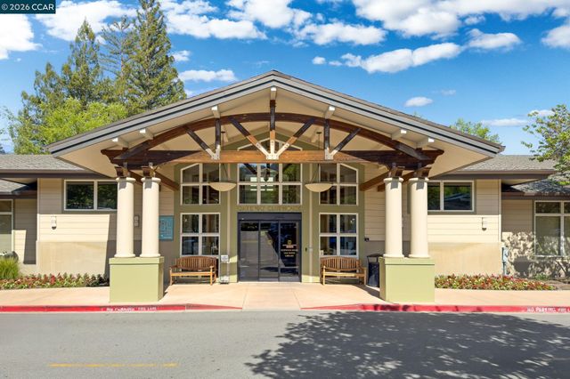 2333 Pine Knoll Dr 14, Walnut Creek, CA 94595