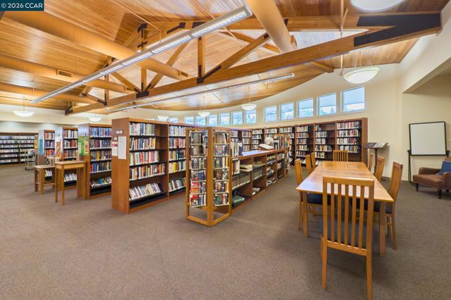 2333 Pine Knoll Dr 14, Walnut Creek, CA 94595