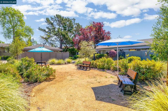 2333 Pine Knoll Dr 14, Walnut Creek, CA 94595