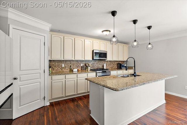 1594 Harvard Drive, Madison Heights, MI 48071