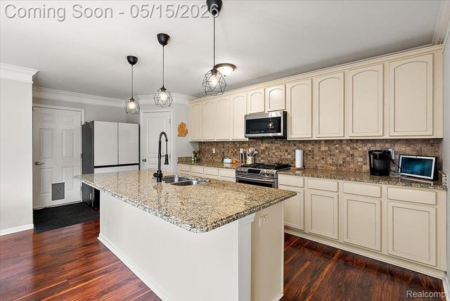 1594 Harvard Drive, Madison Heights, MI 48071