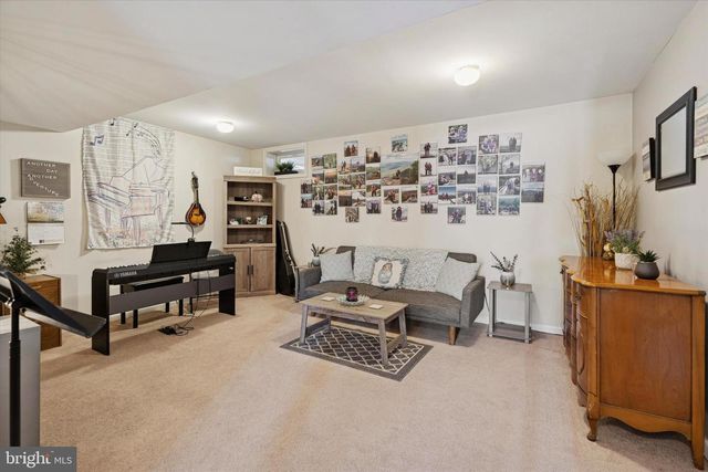 5 CREEKSIDE DR, Pottstown, PA 19464