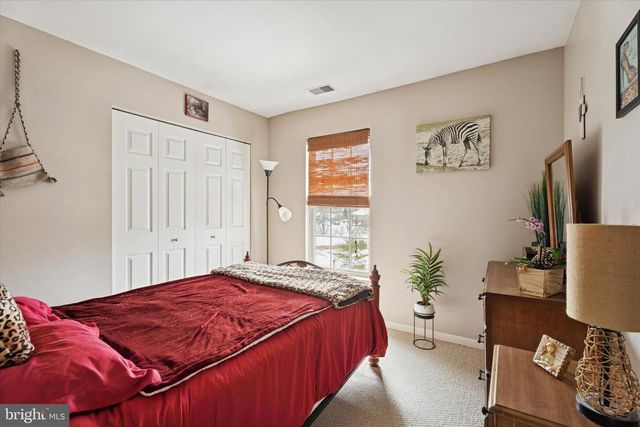 5 CREEKSIDE DR, Pottstown, PA 19464