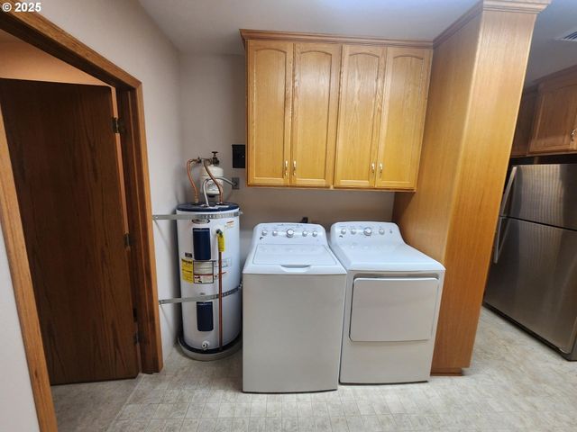 1880 LINNELL Ave, Roseburg, OR 97471