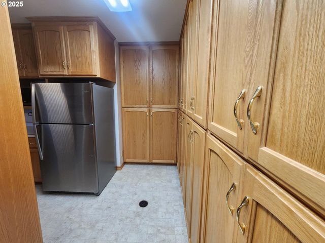 1880 LINNELL Ave, Roseburg, OR 97471