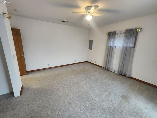 1880 LINNELL Ave, Roseburg, OR 97471