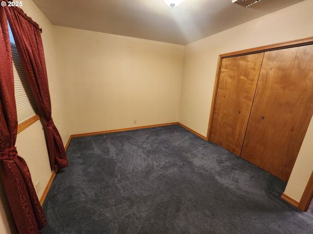 1880 LINNELL Ave, Roseburg, OR 97471