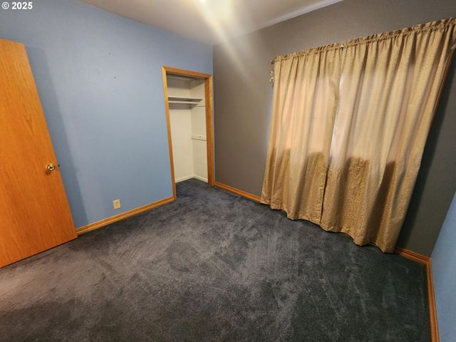 1880 LINNELL Ave, Roseburg, OR 97471