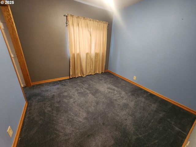 1880 LINNELL Ave, Roseburg, OR 97471