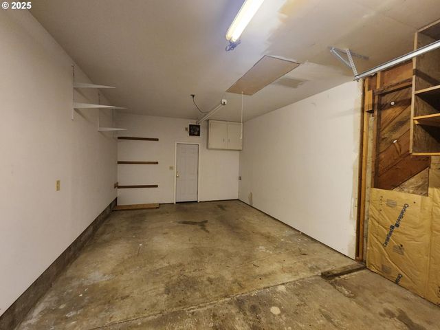 1880 LINNELL Ave, Roseburg, OR 97471